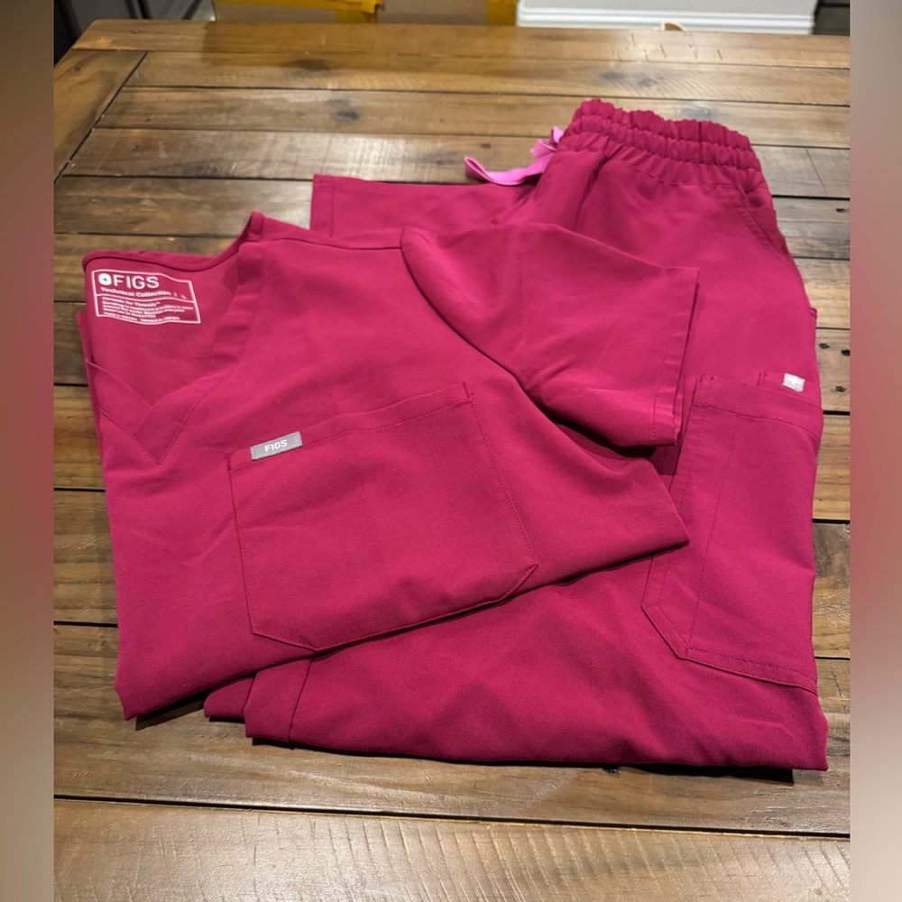 Scrub set by FIGS in Dark Magenta